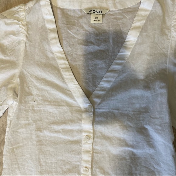 White button down top (never worn) - Picture 2 of 2